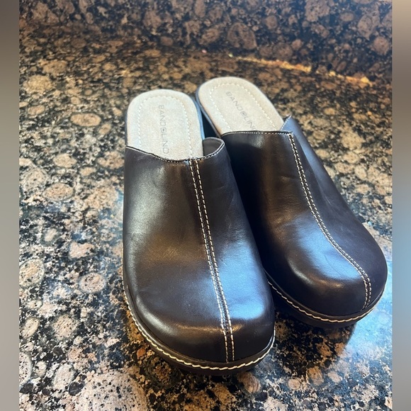 Bandolino ladies Brown, leather clogs and NWOT super cute perfect condition 10 - Picture 8 of 16